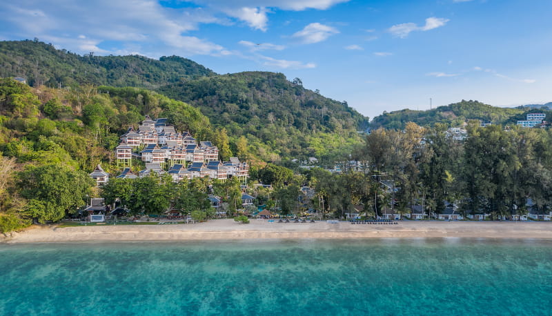 Спланируйте свой отдых в роскошном курорте на Пхукете с частным пляжем.