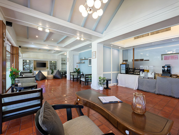 Free VIP Club Lounge Access