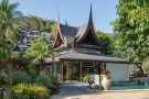 A cafe and restaurant in Kamala with a traditional Thai design