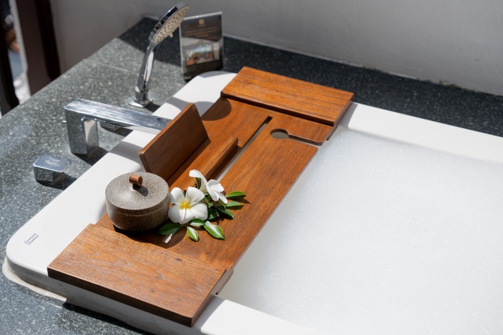 Hillside with terrace bathtub at Thavorn Beach Village