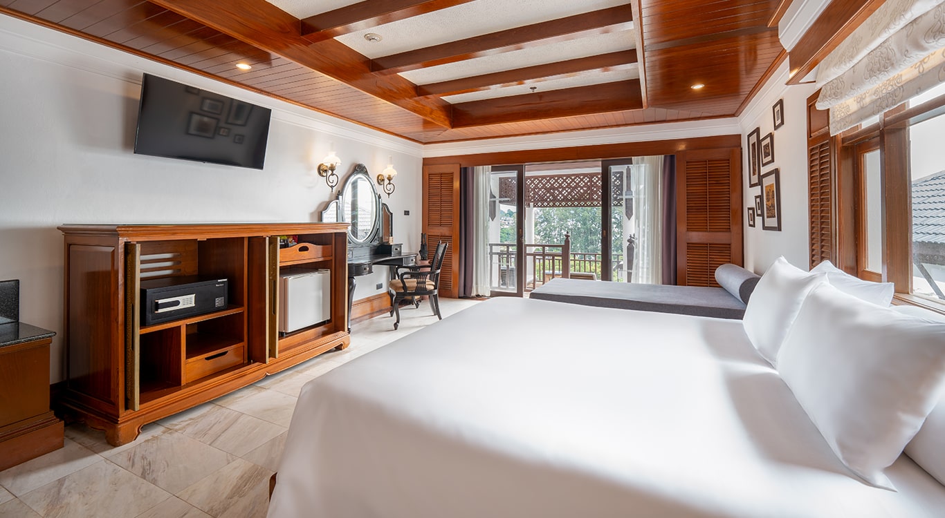 Traditional luxury Thai décor for hillside rooms