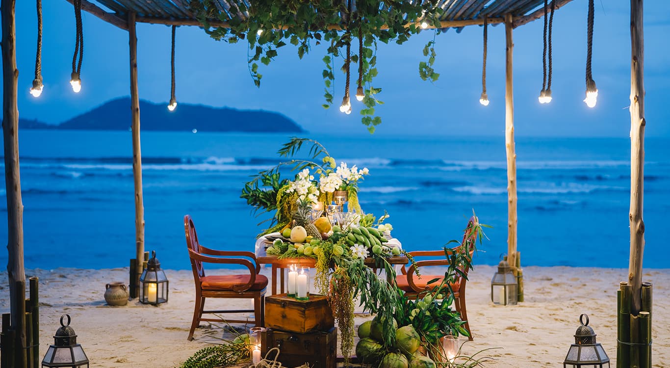 ROMANTIC CANDLE LIGHT BEACH DINNER