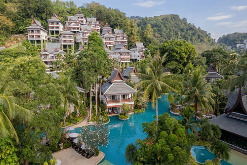 مسبح البحيرة الاستوائية