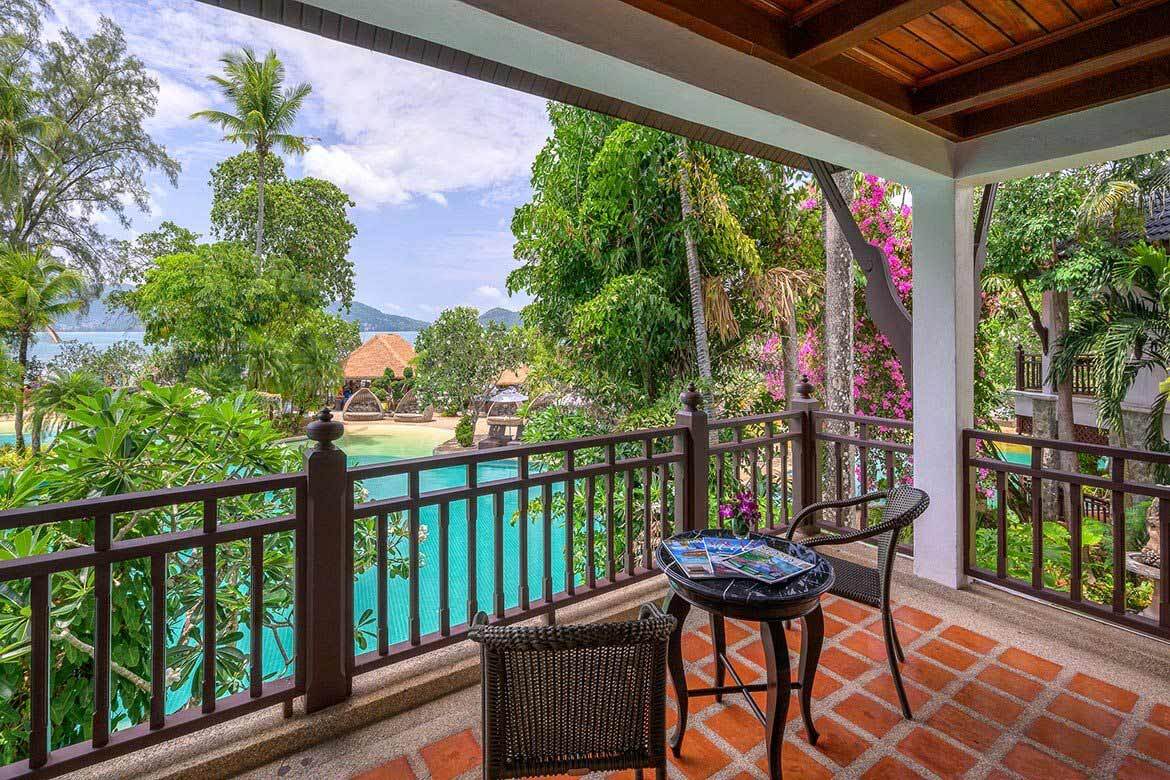 Phuket Lagoon Poolside hotel rooms with Bathtub